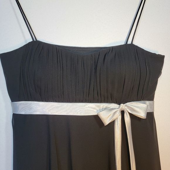 BLACK flowy 3 tiered dress with white high-waisted ribbon. SLfashions. Sz.6 - Picture 4 of 7
